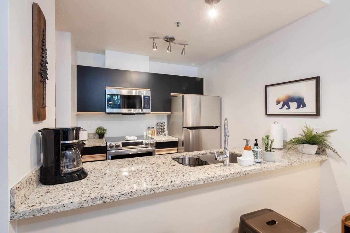 Newly Renovated Ski In Out W Pool 2 Hot Tubs Whistler Exterior foto