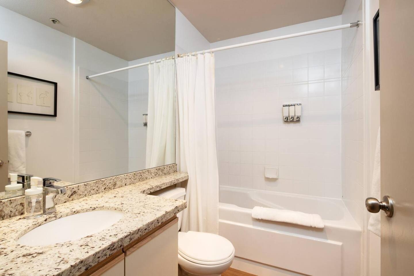 Newly Renovated Ski In Out W Pool 2 Hot Tubs Whistler Exterior foto